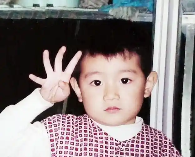 最全男明星童年照,看看你能认出几个?从小帅到大的好多 .