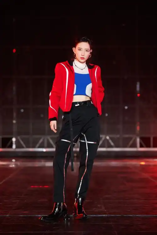 李斯丹妮卡点变装舞台