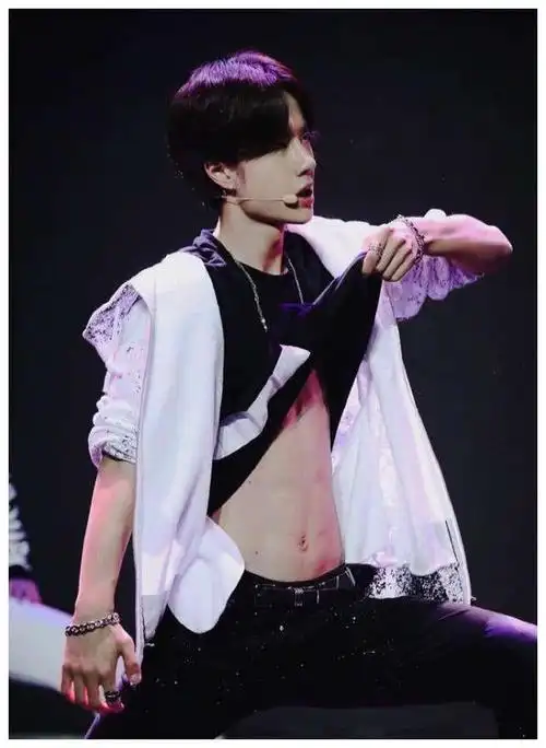 你看上的是王一博的脸还是他的腹肌