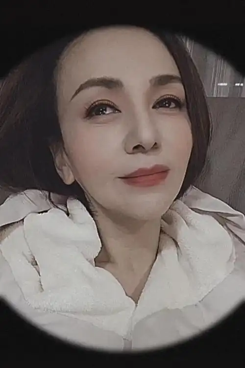 50岁雪姨王琳晒近照眼角下垂皱纹明显脸颊消瘦显老态