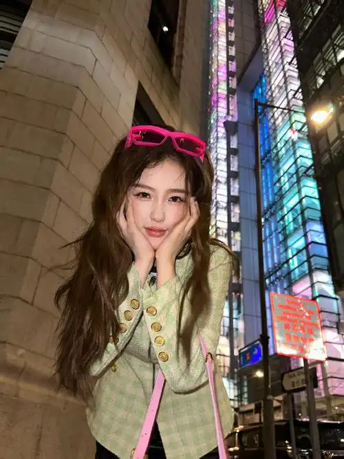 虞书欣绿色小香风外套##虞书欣头纱造型随拍##虞书欣的粉色眼镜