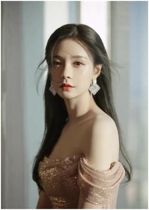 沈梦辰17岁参加模特大赛与如今反差明显,网友:和杜海涛长得好像