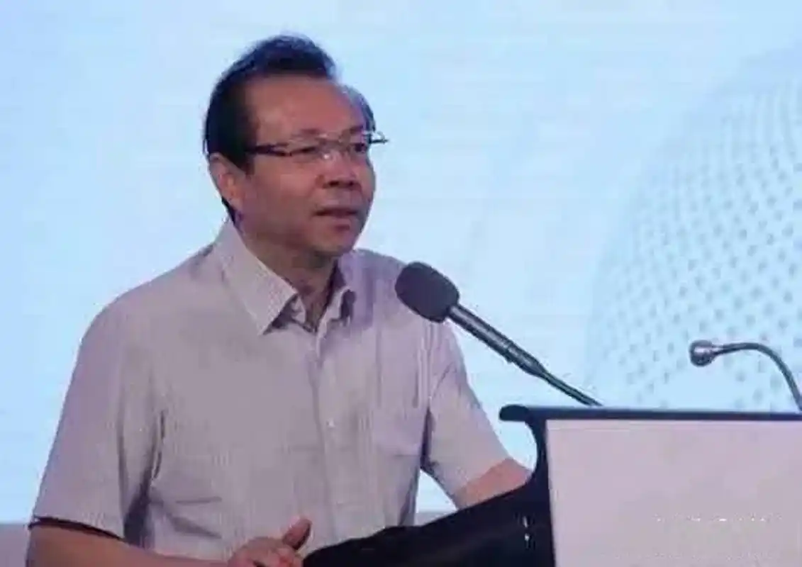 赖小民告诉我们,100多个  我就知道大家喜欢《金瓶梅》,据不完全统计