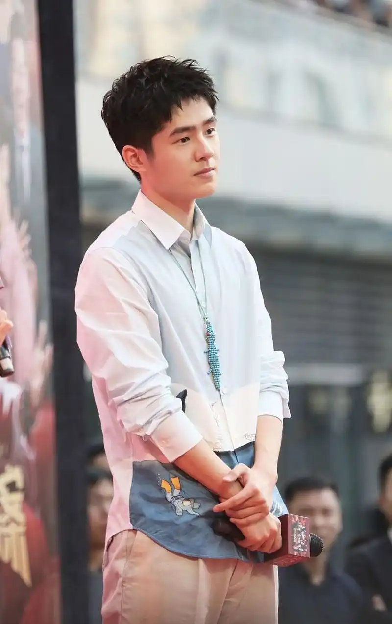 刘昊然《县委大院》造型曝光,但网友却表示县委大院里没有人会梳这种