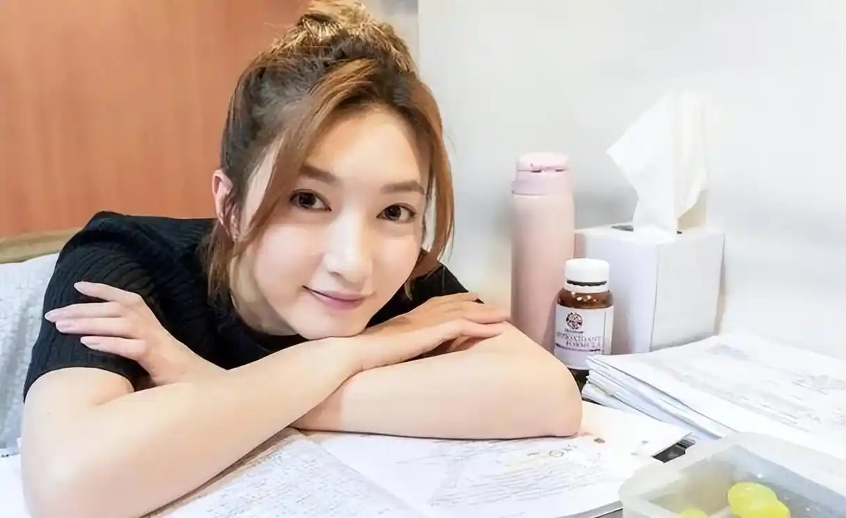 王传君说的没错江疏影就是一个平庸的美女难怪胡歌不要她