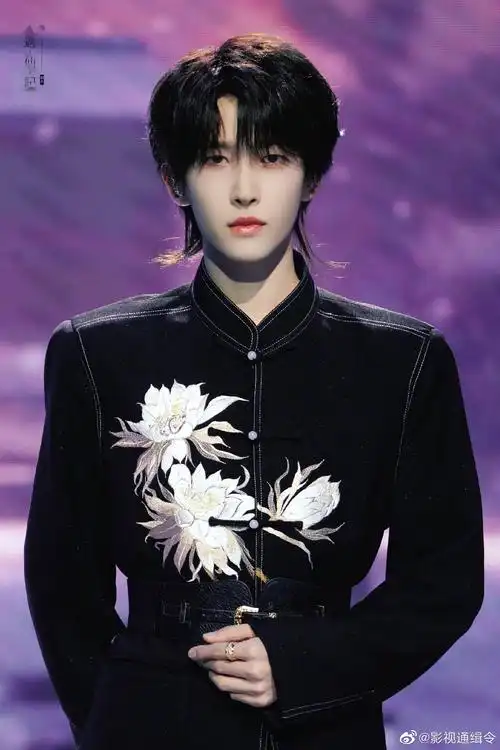 刘宇今晚的国风造型,这是接了头发吗?