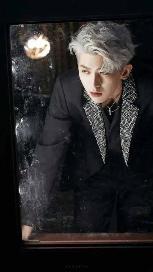 梦的先放一下94蔡徐坤全新原创单曲《afterglow》的音源将在6月9日