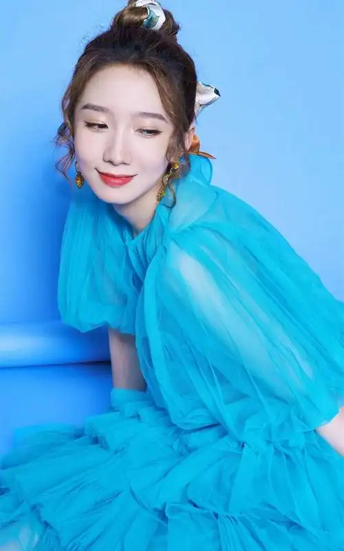 孟美岐高清俏丽美照,惊艳迷人!__财经头条