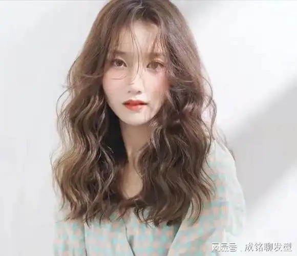 齐肩长发也能玩转烫发?这些发型让你秒变时尚达人!