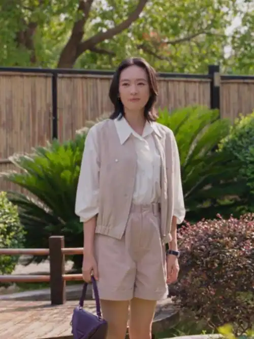 的确,知识分子风和顾茉莉画廊经纪人的身份,适配度很高.