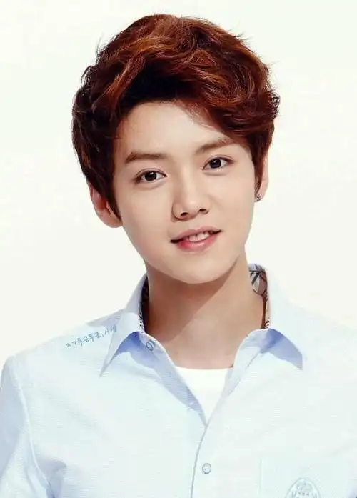 34岁鹿晗带货引热议,脸肿成"老姐姐",网友:撞脸65岁刘雪华