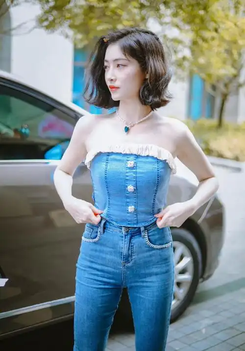 许佳琪抹胸牛仔套装