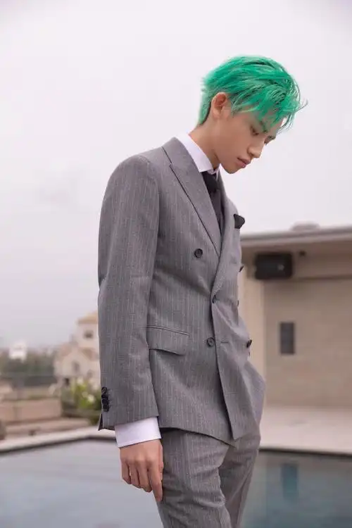 小鬼这个绿色发色还蛮好看的