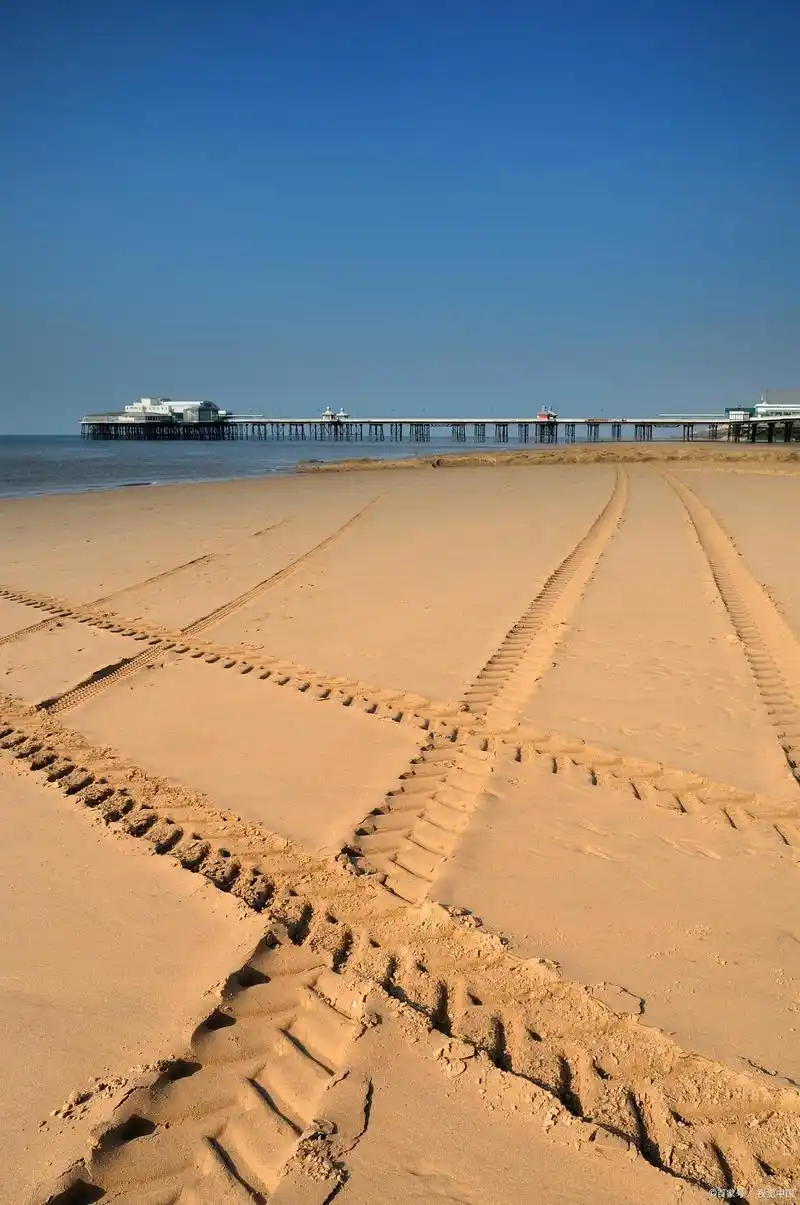 东疆港人工沙滩,位于天津市滨海新区,是一个美丽的海滩景区