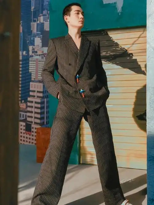 朱一龙劈叉也装不下的大长腿