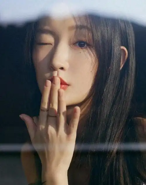 周冬雨电影"四连扑"?我只关心她和窦靖童到底有没有在一起过!