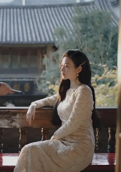 《司藤》首播,景甜旗袍装扮美出圈,惹得王思聪下场卖力帮宣传!