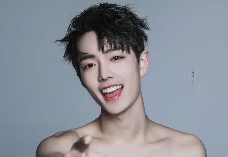 请肖战代言泳装