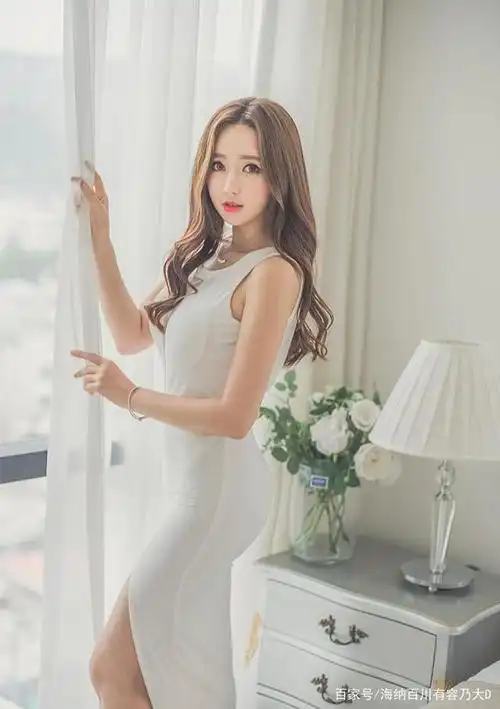 这位韩国美女,身形苗条长发披肩,瓜子脸蛋,眼如点漆,清秀绝俗