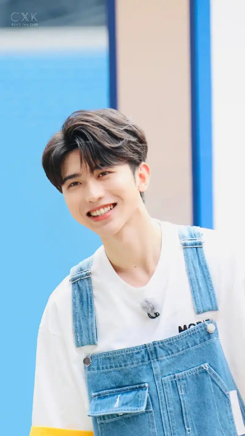 蔡徐坤 #宝藏男孩 #笑容杀 #可爱到犯规 #你浅浅的微笑 - 抖音