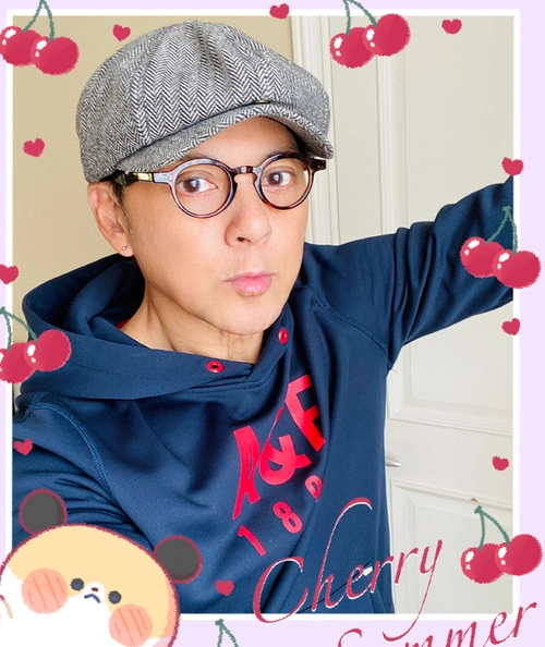 59岁莫少聪真老了穿法兰绒外套配运动裤看状态似普通老年人