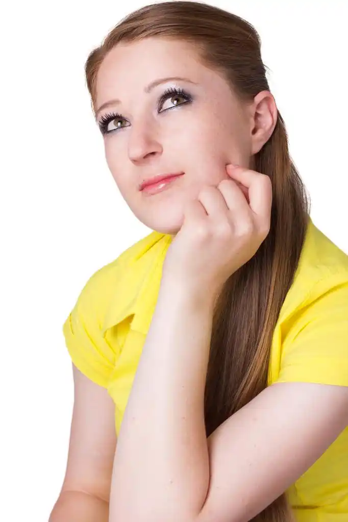 做梦的女孩,梦中女孩被隔绝在白色背景上的肖像