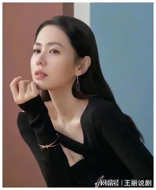 玄彬孙艺珍带娃出游好惬意!穿搭随性自在,孙艺珍素颜也超吸睛!