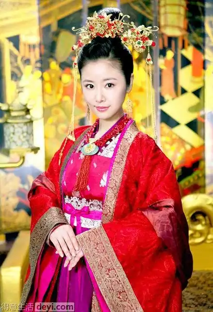 温婉大气 《倾世皇妃》林心如天价华服盘点