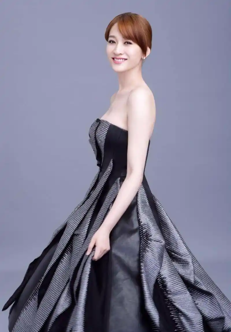 李小冉美图:风姿绰约,魅力四射