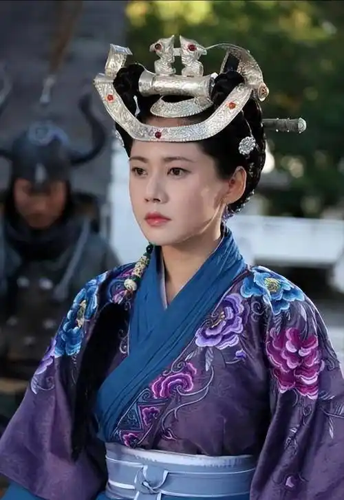 当时的秋瓷炫无疑是顺应了韩国电视剧蓬勃发展的东风.