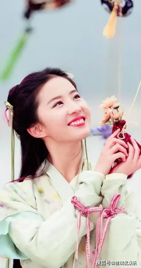 21年后,再看的刘亦菲的处境,才明白为啥金庸,胡歌会把她夸上天