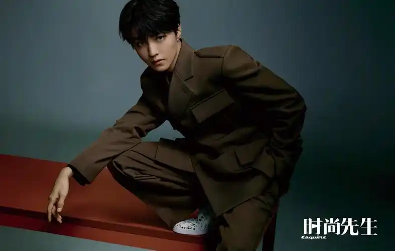 王俊凯《时尚先生》6月刊封面释出