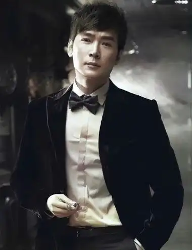 人物评价1994年,《七侠五义》中展昭一角让焦恩俊成为台湾一线演员.