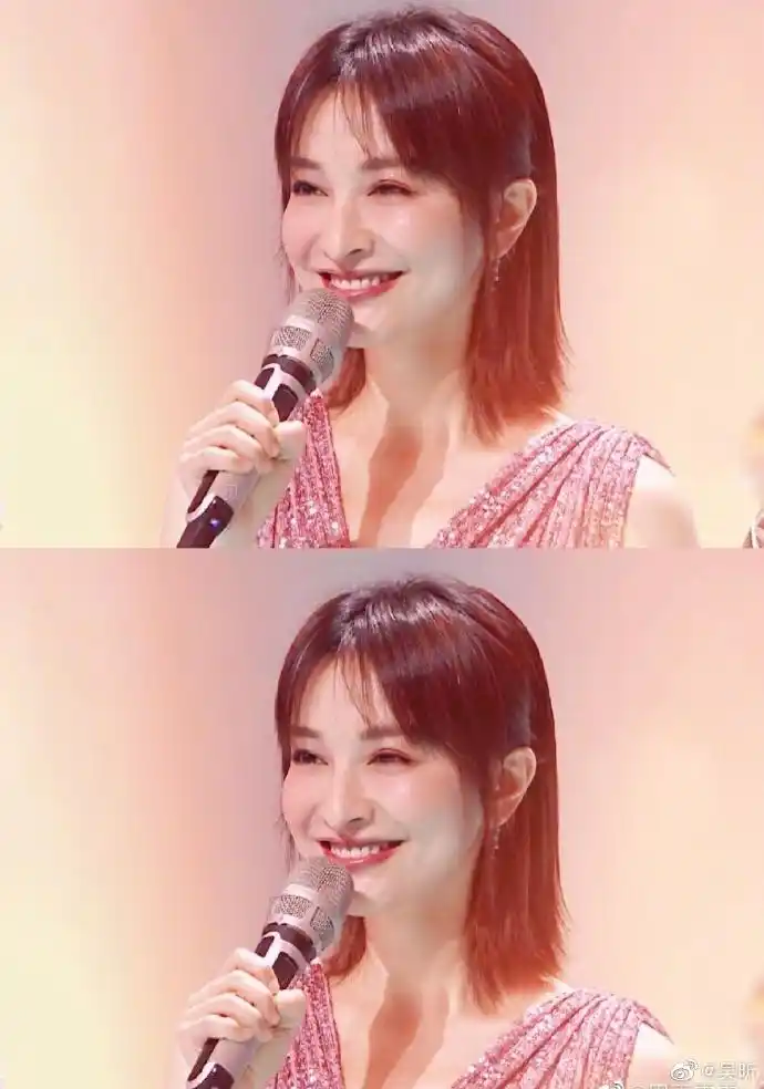 吴昕亮片粉裙似耀眼人鱼超梦幻 星辰礼服拖地优雅大秀美背