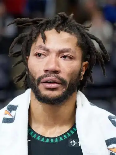 可惜我们都错了,就在罗斯的当打之年,该死的伤病找到了他,2012年4月