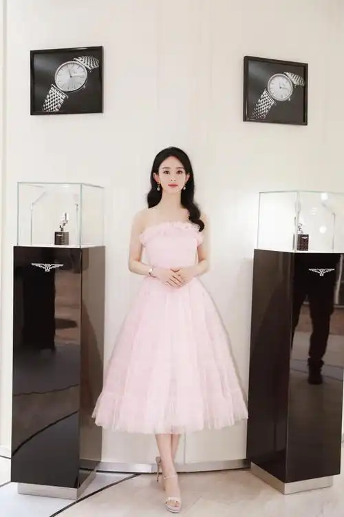 赵丽颖礼服穿搭,美如画!