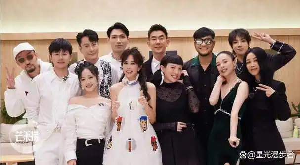 其实在很早之前张信哲曾与歌迷朱小妹的恋爱,当时引起了媒体的广泛的