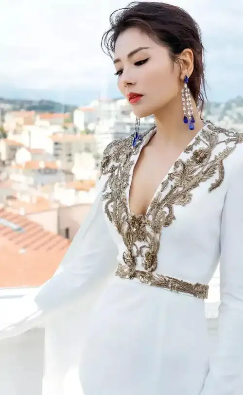 刘涛-温柔甜美 魅力性感 美丽大方 惊艳美照!_人生_毕业_南昌