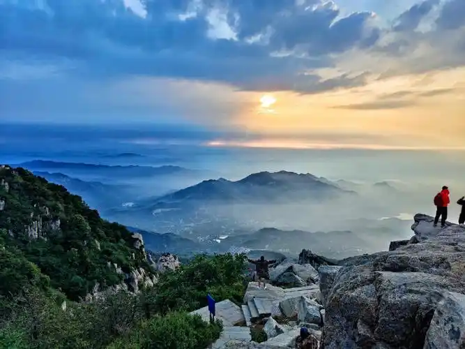 运气还不错第一次来泰山就碰上日出