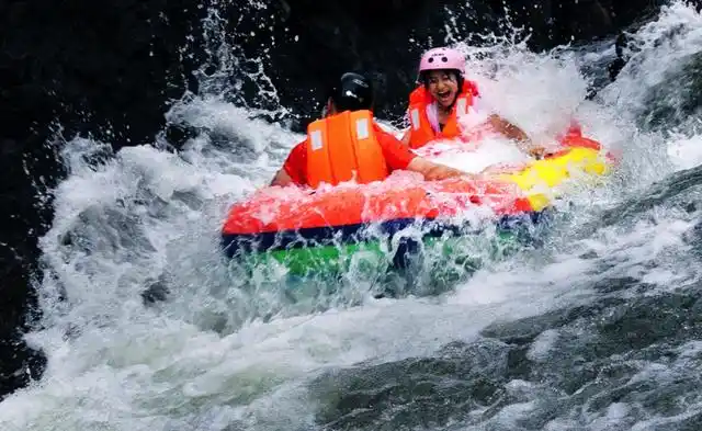 江西大觉山漂流荣获"2021华东十佳金牌漂流"称号