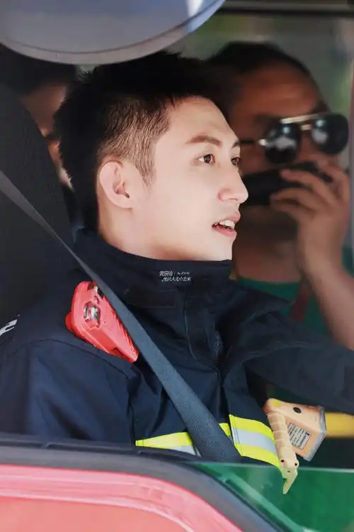 黄景瑜他从火光中走来