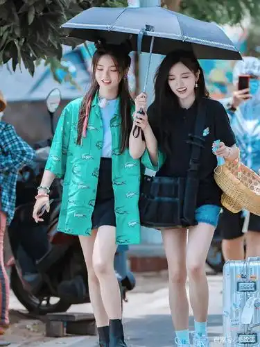 火箭少女真的解散了!杨超越吴宣仪合体喊话姐妹度假,人没散就好