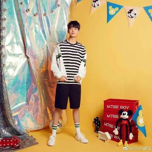 任嘉伦超话1  从热血乒乓小将,到爱岗敬业机场地勤,从积极选秀唱跳