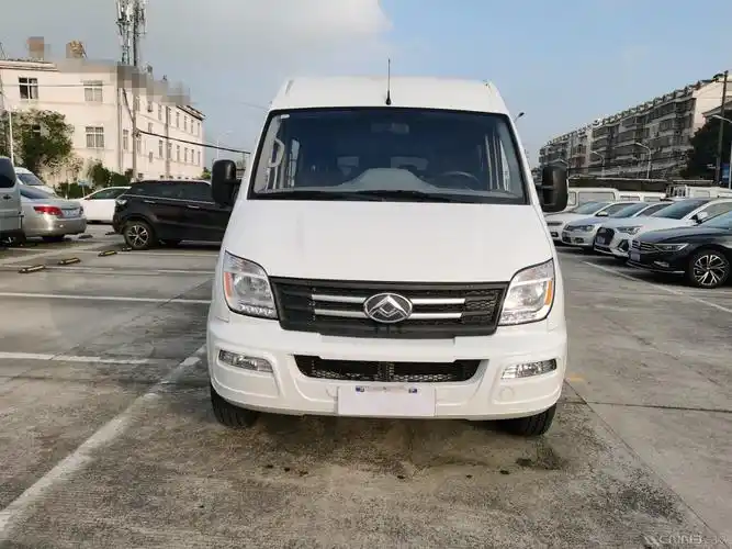 上汽大通v80加长版9座蓝牌柴油20t国6售价108万