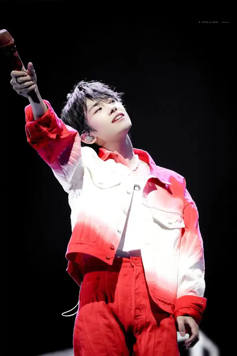 你就做你自己,爱你的人会来爱你#易烊千玺 #易烊千玺玊尔演唱