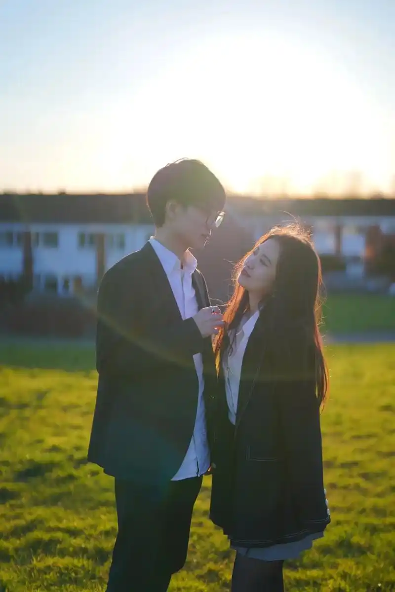 (照片中出现的女孩为合作关系)你看,我就学会把这些片刻拍下来 - 抖音