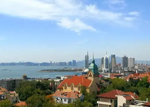 红瓦绿树碧海蓝天璀璨青岛