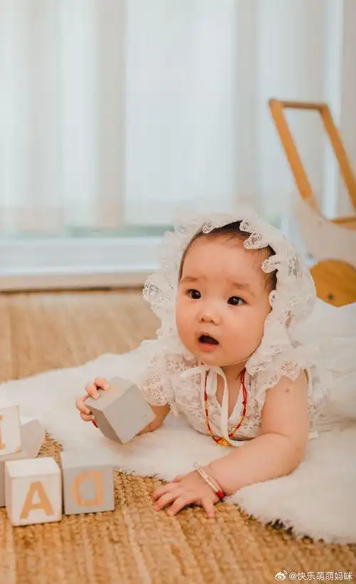 置顶#家有萌娃#小萌萌的大片新鲜出炉啦～宝贝,妈妈爱你!