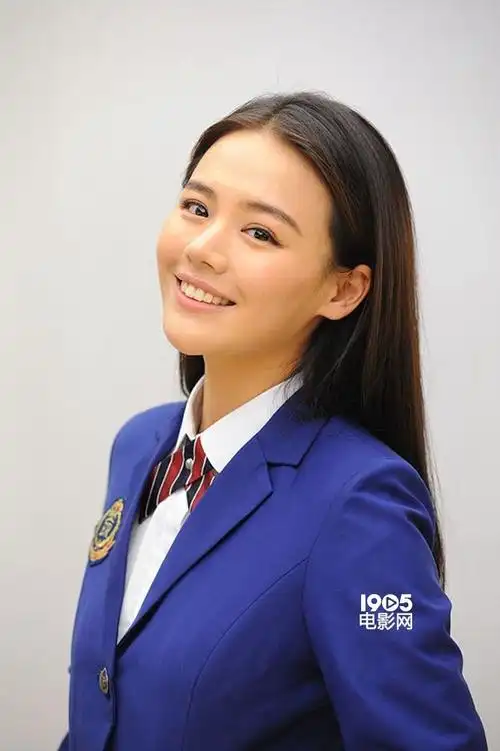 《左耳》上综艺节目 马思纯"吞拳头"秒变女汉子