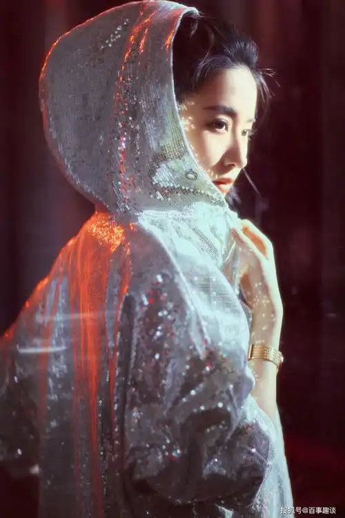 "神仙姐姐"刘亦菲的侧颜绝了!网友纷纷留言真美